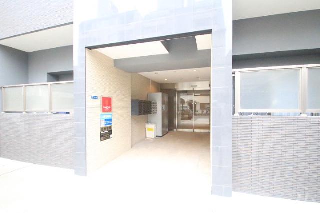 24/30 エントランス