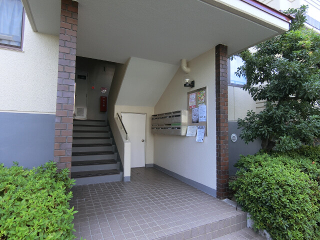 28/30 エントランス