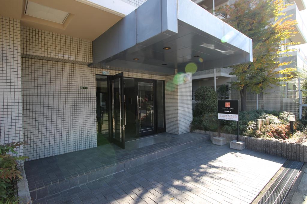 27/30 エントランス