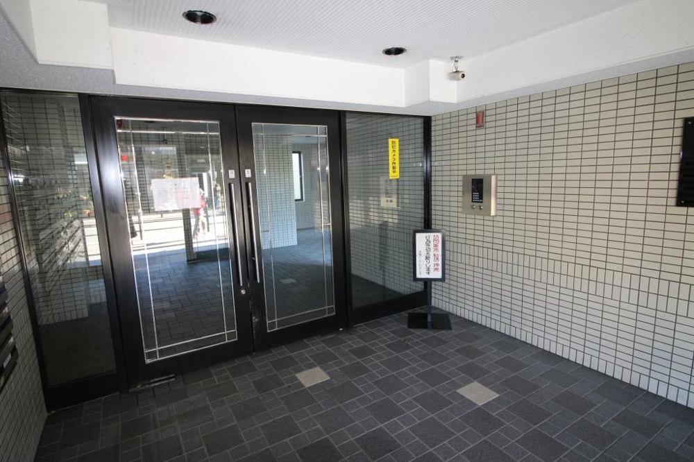 28/30 エントランス