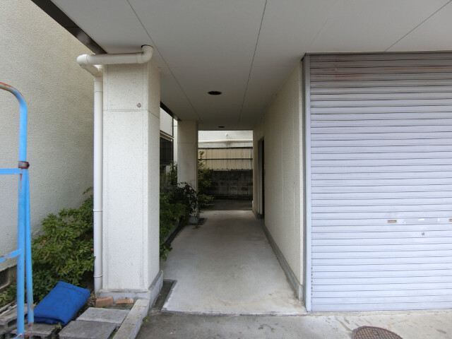 28/30 エントランス