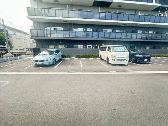 28/30 駐車場