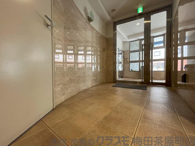 27/30 エントランス