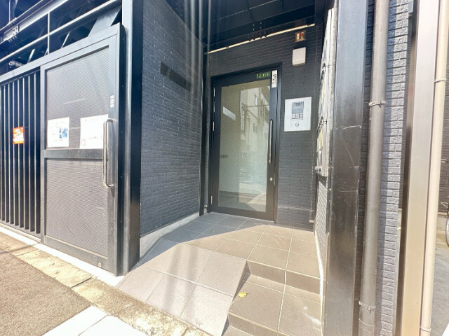 28/30 エントランス