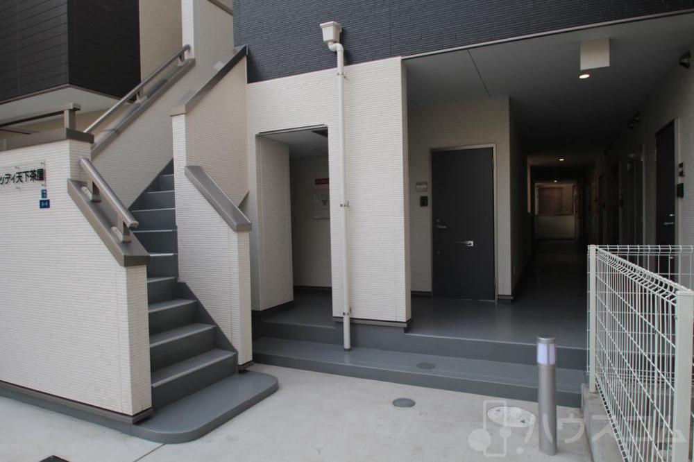 25/30 エントランス