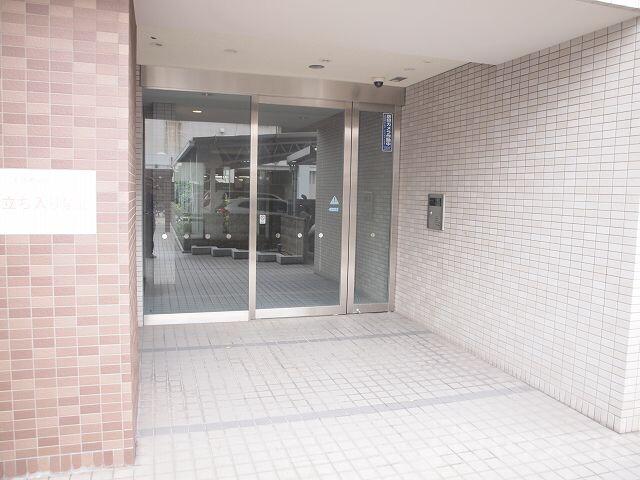 27/30 エントランス