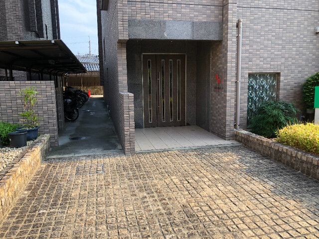 24/28 エントランス