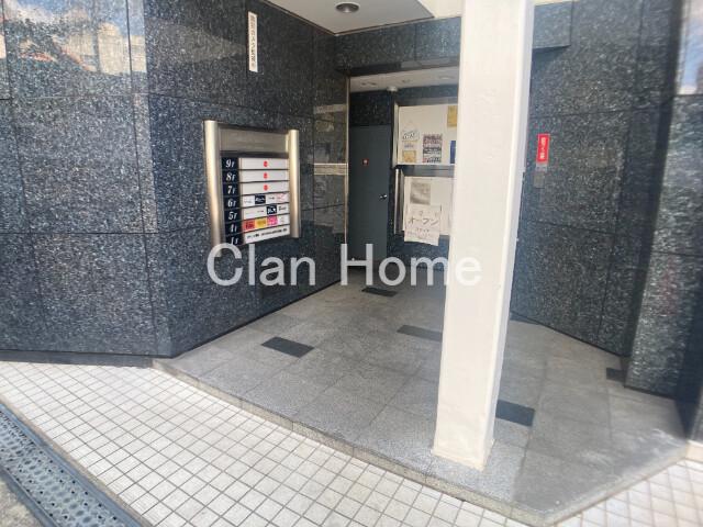 28/30 エントランス