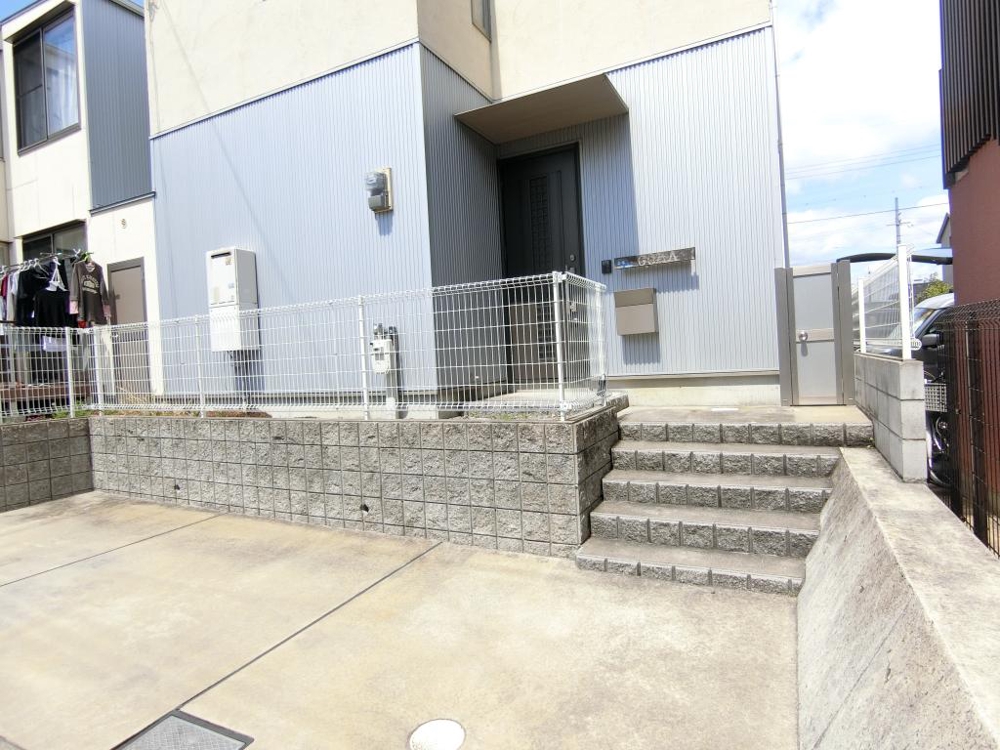 28/30 エントランス