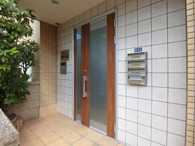 27/30 エントランス