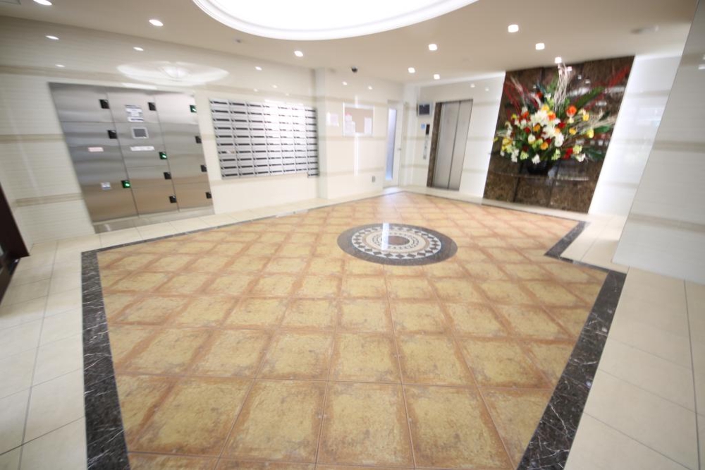 27/30 エントランス