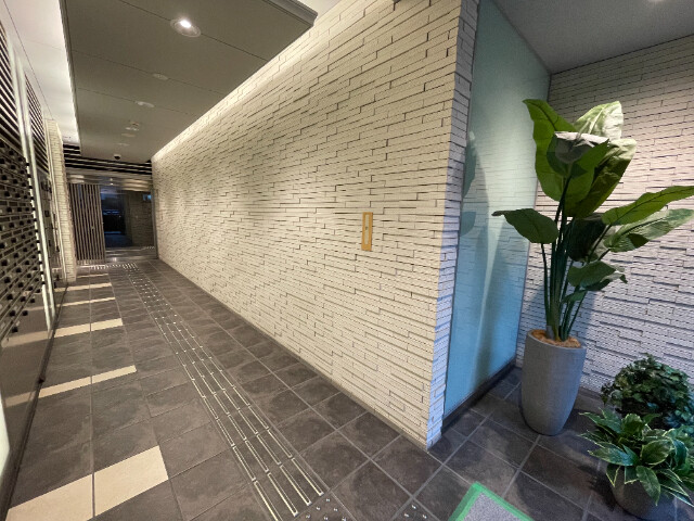 26/28 エントランス