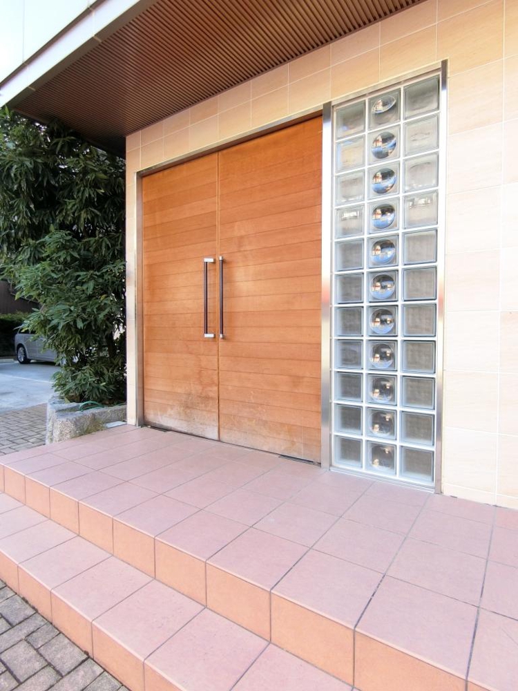 25/30 エントランス