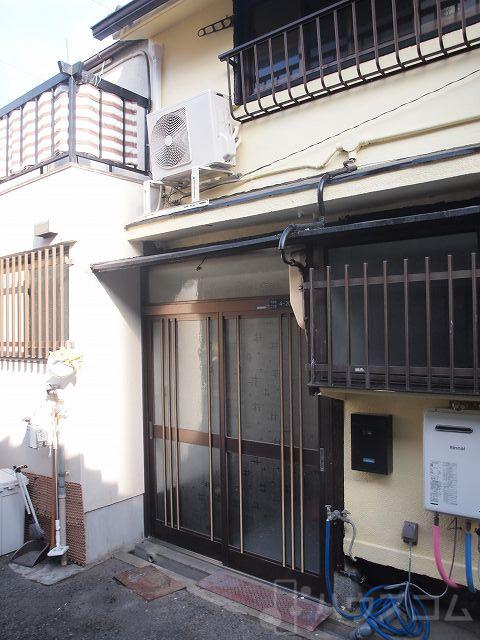 24/30 エントランス