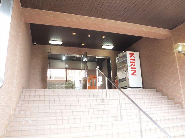 27/30 エントランス