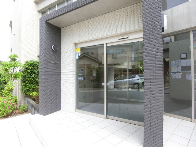 28/30 エントランス