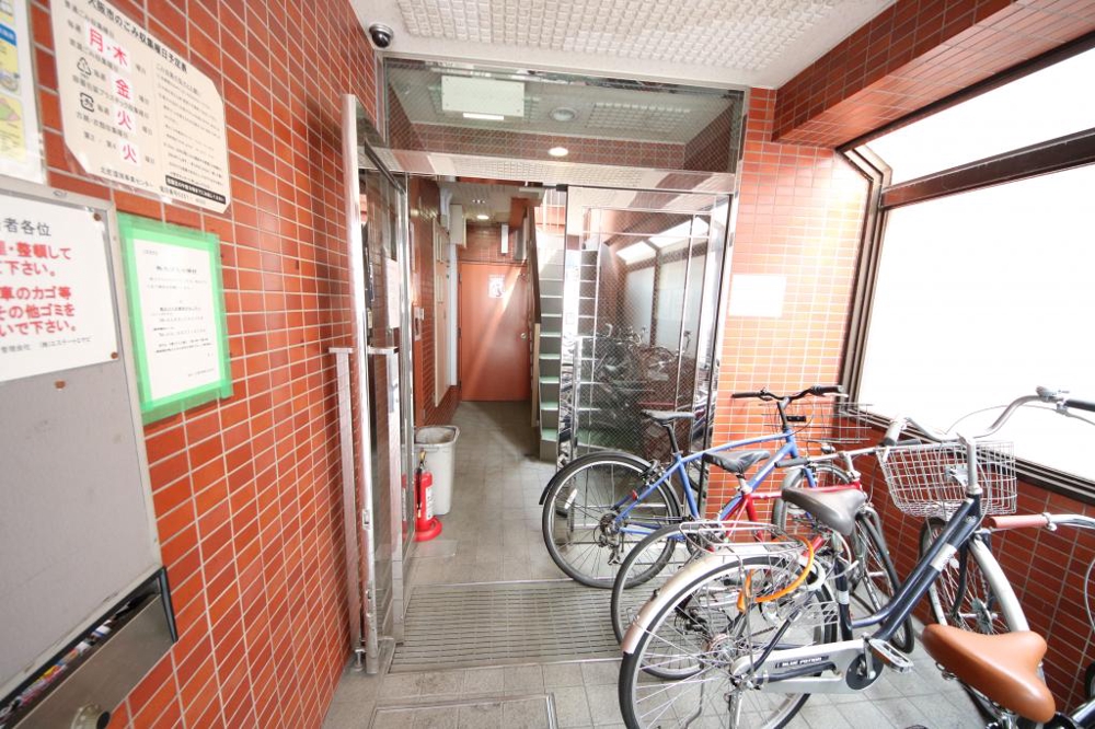 25/30 エントランス