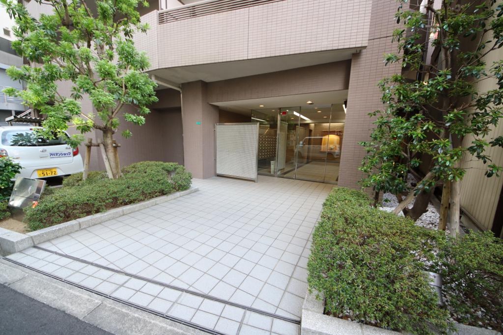 28/30 エントランス