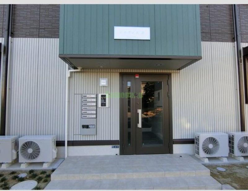 16/23 エントランス