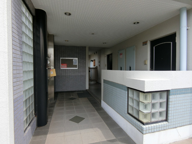 26/30 エントランス