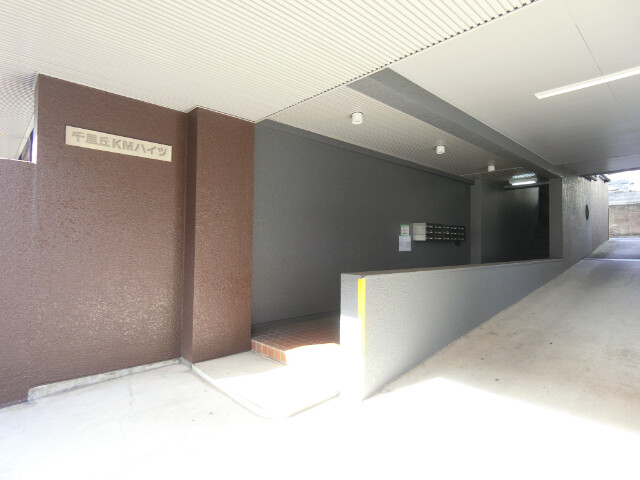 27/30 エントランス