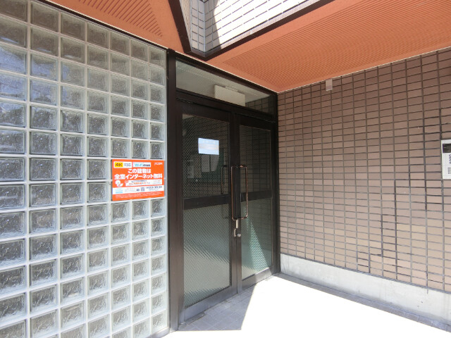 27/30 エントランス