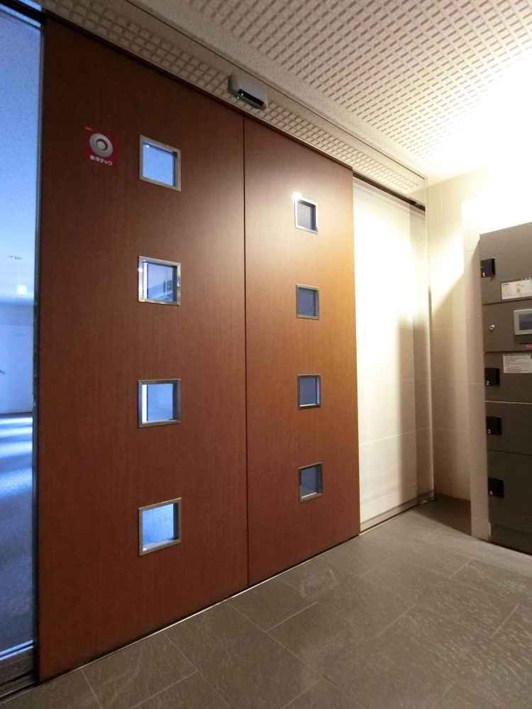 26/30 エントランス