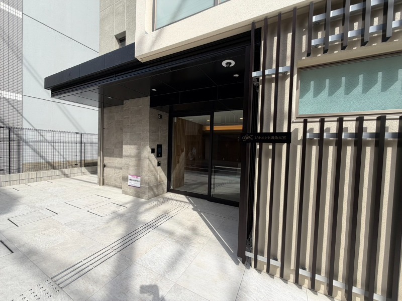 28/29 エントランス