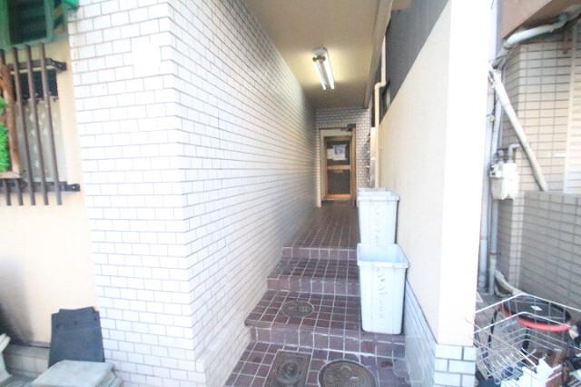 25/30 エントランス