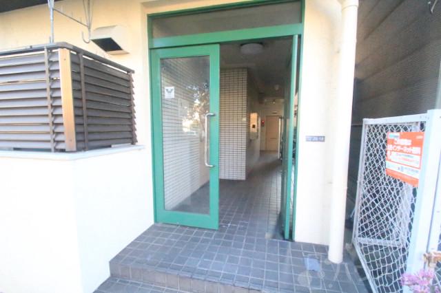 23/30 エントランス