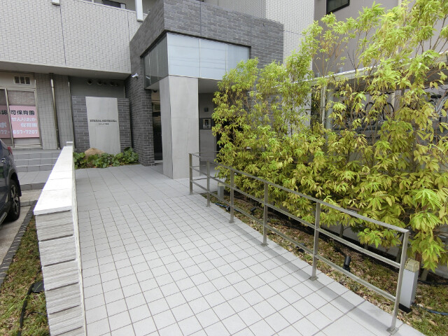 25/30 エントランス