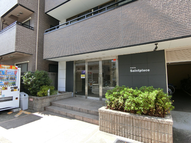 27/30 エントランス