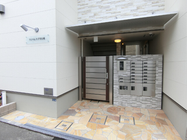 25/30 エントランス