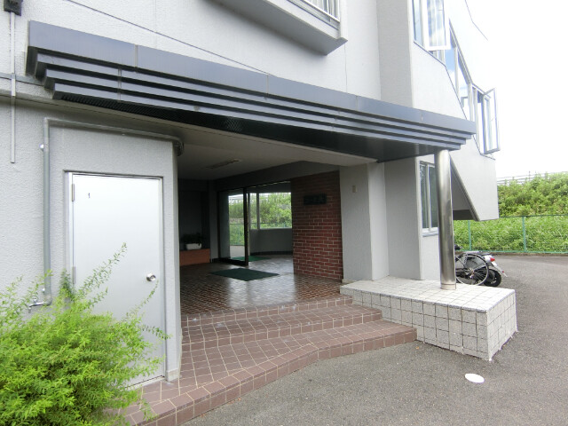 28/30 エントランス