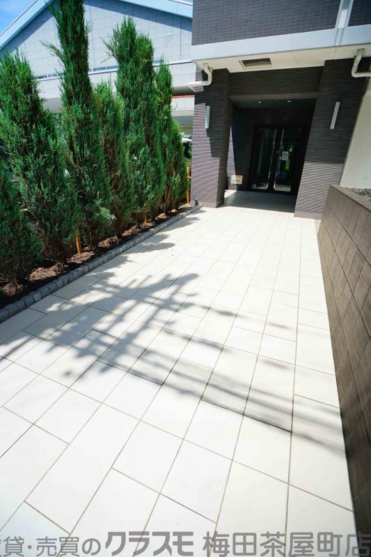 24/30 エントランス