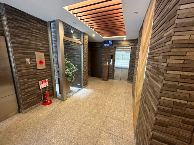 30/30 エントランス