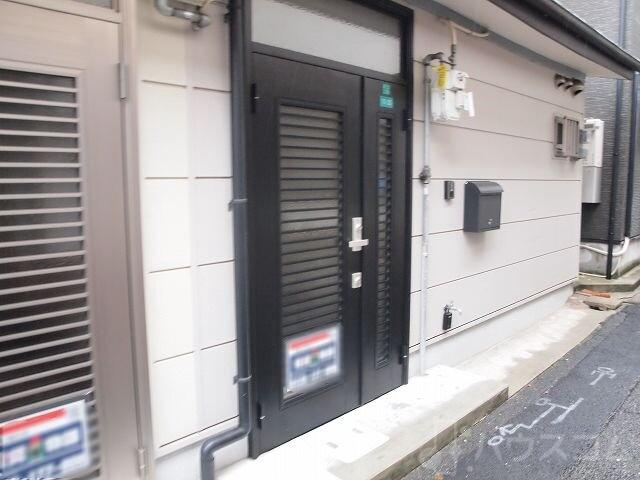 24/30 エントランス