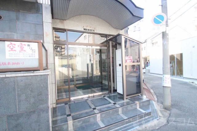 26/30 エントランス