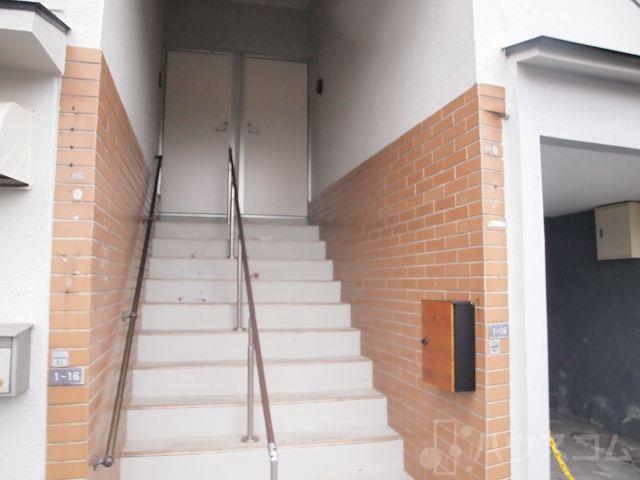 27/30 エントランス