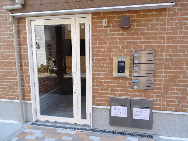 28/30 エントランス