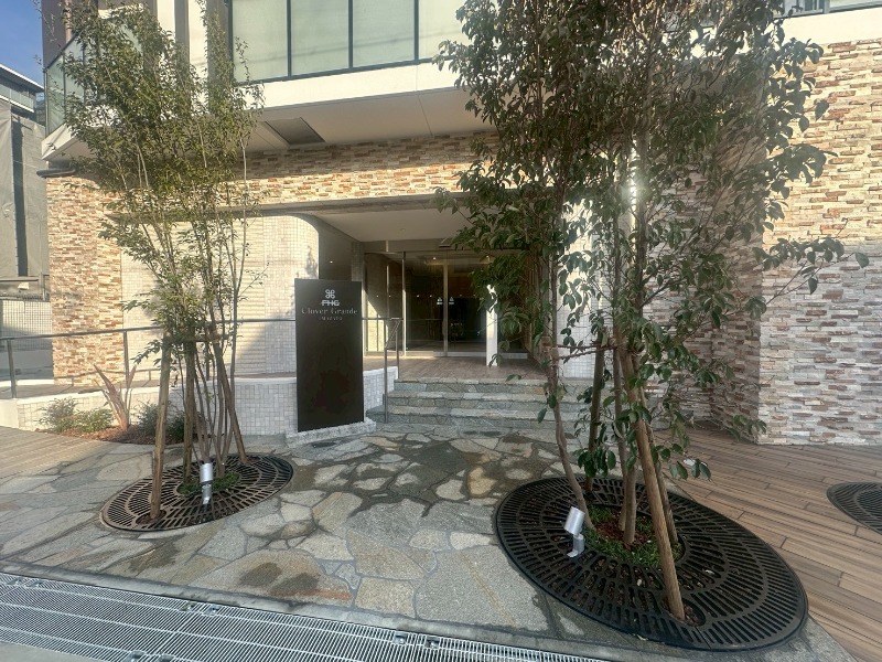 26/30 エントランス