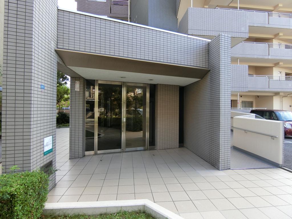 26/30 エントランス