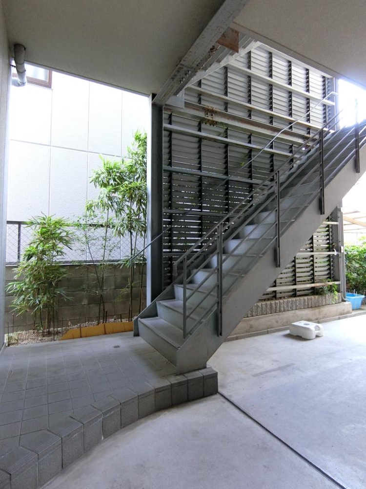 26/30 エントランス