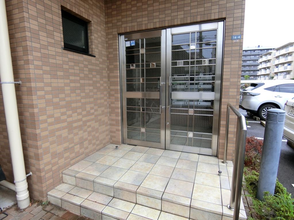 25/30 エントランス