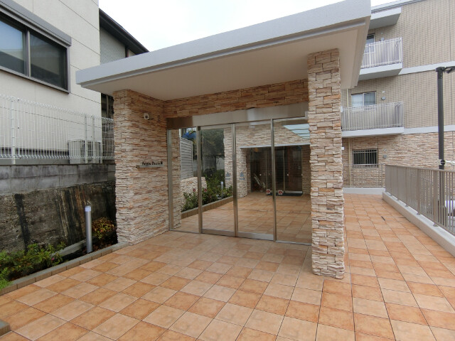 26/30 エントランス