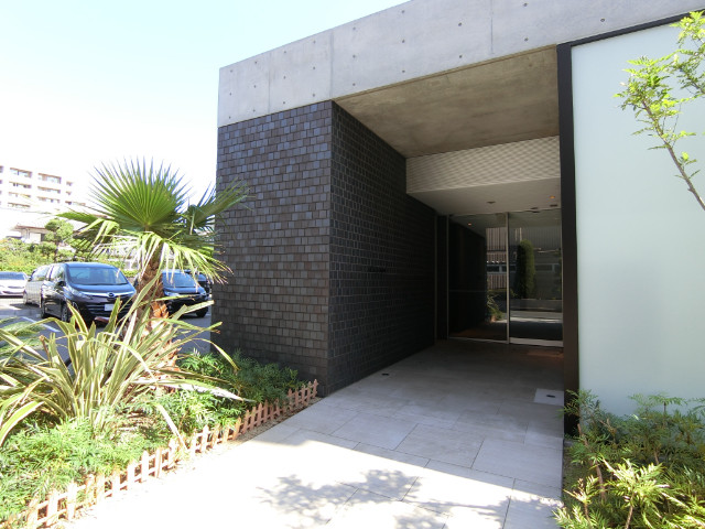 26/30 エントランス