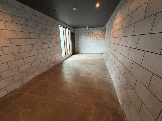 22/23 エントランス