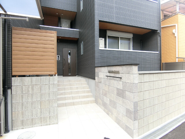 26/30 エントランス