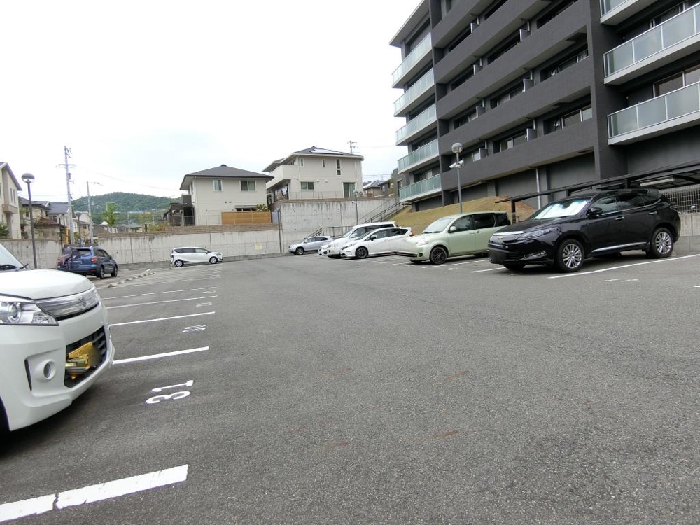 27/30 駐車場