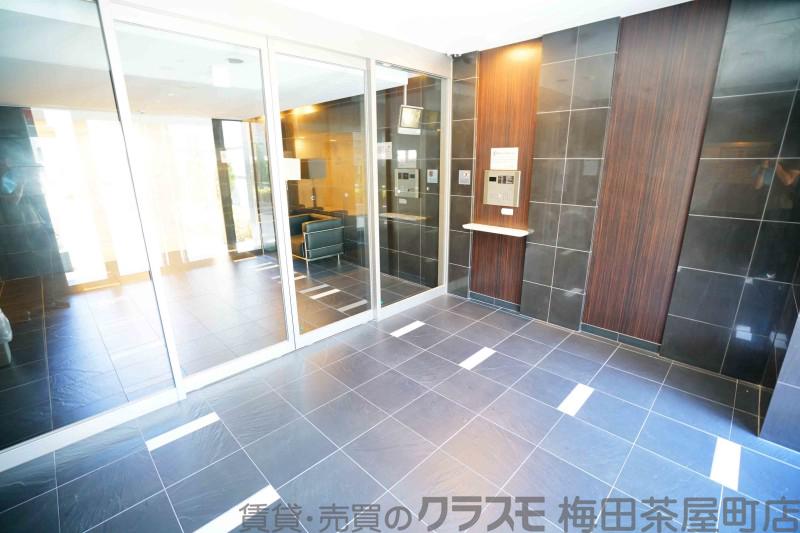 20/30 エントランス